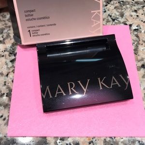 BNWT- Mary Kay Compact - DISCONTINUED